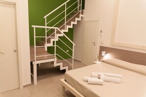 2 bedrooms, iron/ironing board, bed sheets