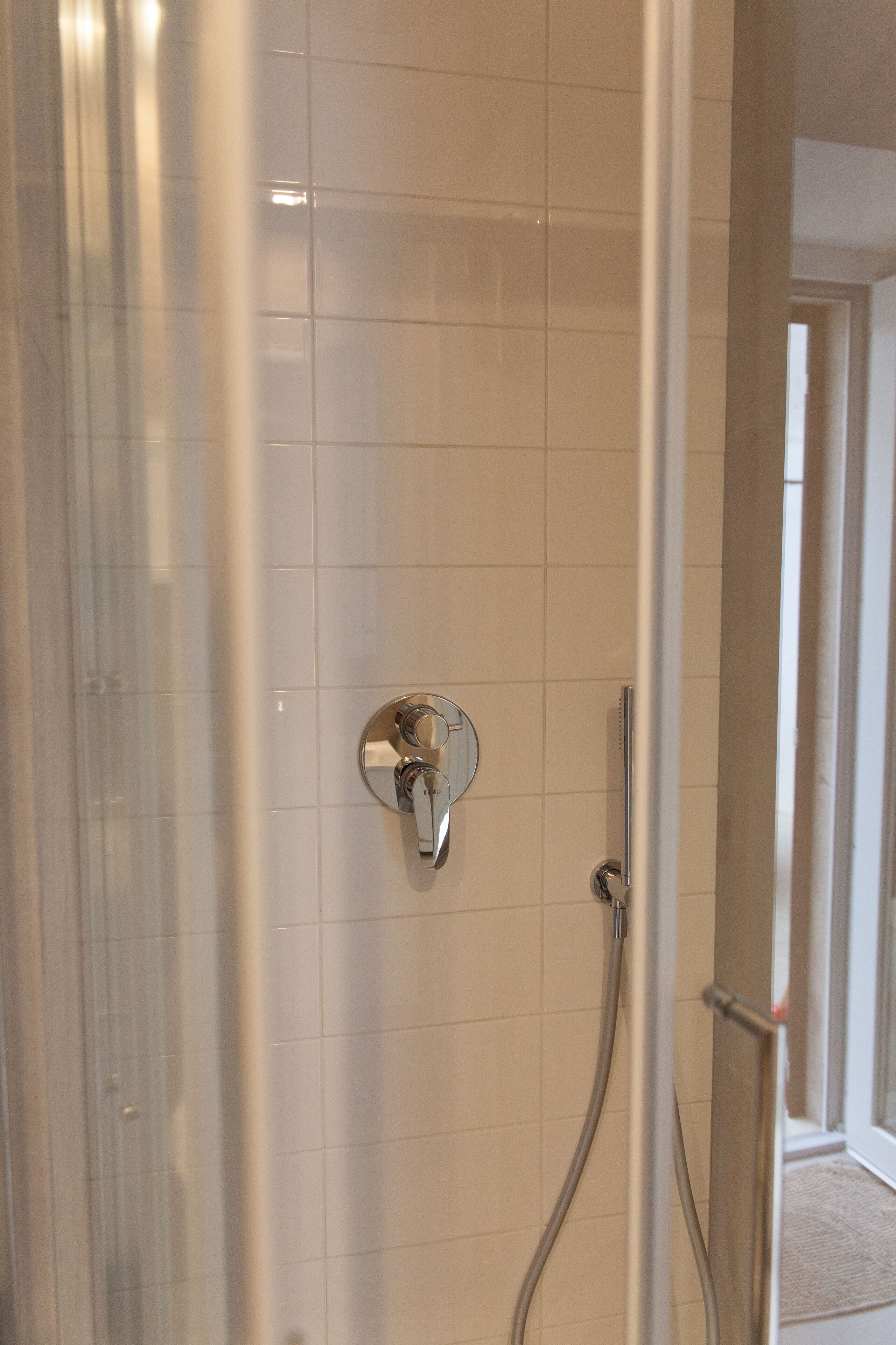 Doccia, asciugacapelli, bidet, asciugamani