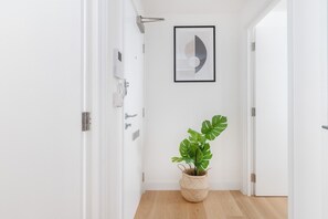 Property entrance - Fitzrovia 1BR with Balcony by Soho (London)