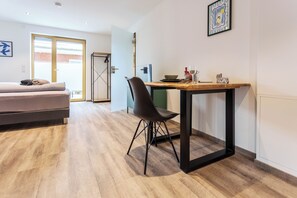 1 soverom, skrivebord, strykejern/-brett og wi-fi (inkludert)