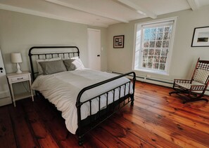 4 bedrooms, desk, WiFi, bed sheets - Waterfront catskills farmstay in a 19th Century historic home on an Alpaca Farm  (Lake Katrine)