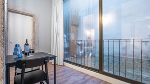 Dining - Sta. Catarina 632 - 1T by LovelyStay (Porto)