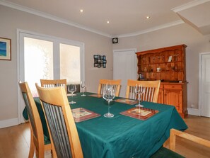 Dining - Eden Retreat (Par)