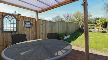 Cottage | Outdoor dining