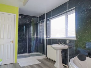 Shower, hair dryer - Eden Retreat (Par)