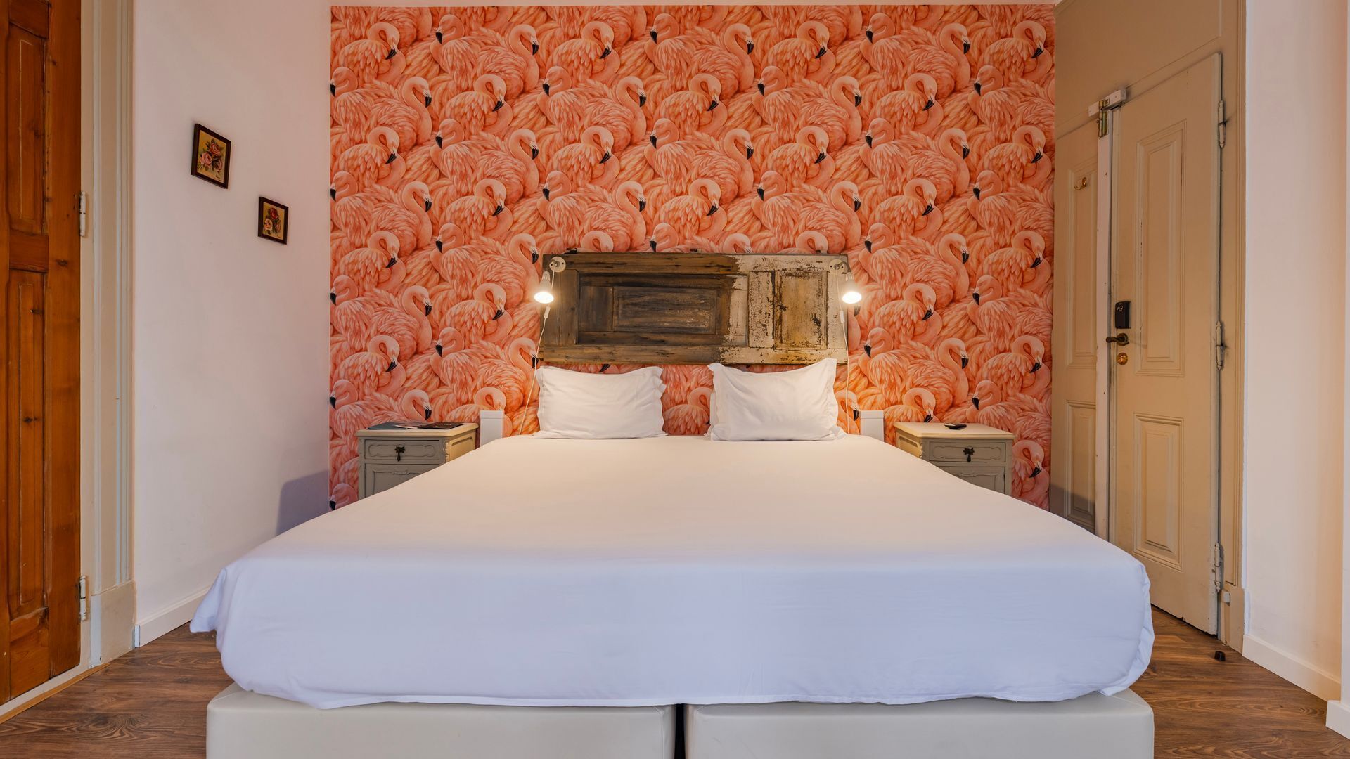 WiFi (無料)、ベッドシーツ