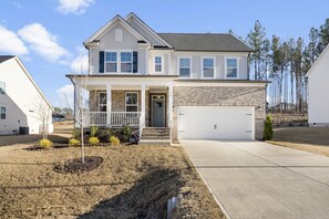Exterior - Tranquil Retreat on Echo Canyon Dr (Clayton)