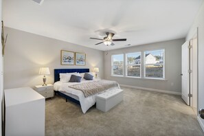 4 bedrooms, iron/ironing board, WiFi, bed sheets