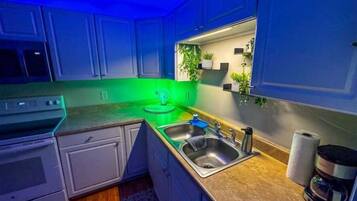 Refrigerador, microondas, horno, placa de cocina