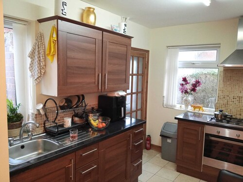 Beautiful 4-bed Apartment in Wolverhampton