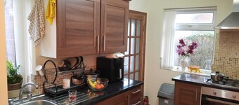 Beautiful 4-bed Apartment in Wolverhampton