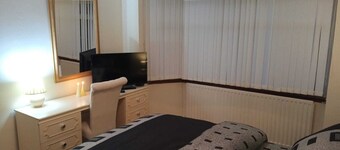 울버햄튼의 아름다운 4침대 아파트