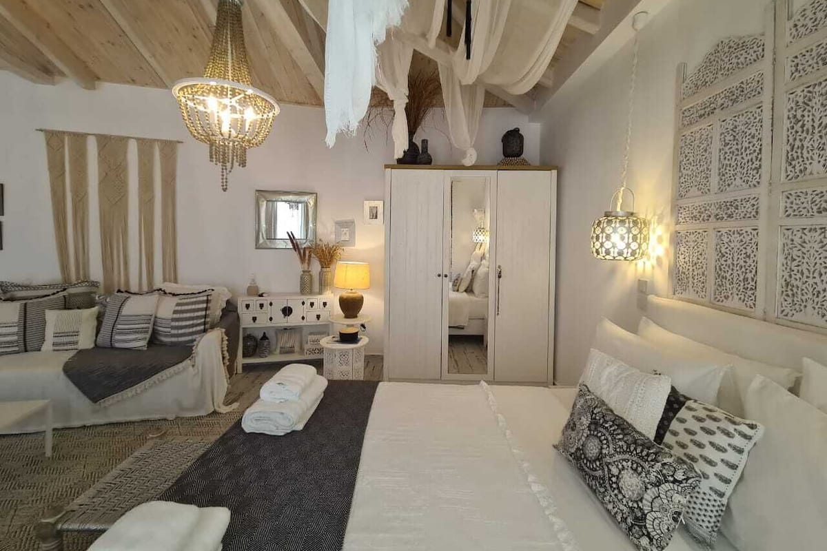 Linari White | 1 bedroom, WiFi (free), individually decorated