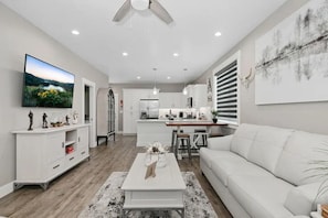 Smart TV, video games, books, printers - Meridians best, cozy and modern (Meridian)