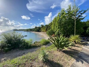 Solsenger og strandhåndklær