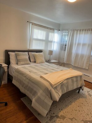 4 bedrooms, desk, iron/ironing board, WiFi - Comfortable unique space (Colonie)