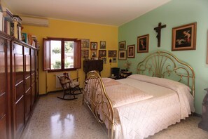 5 bedrooms, iron/ironing board, WiFi, bed sheets - Beautiful villa just minutes from the sea (Marina di Ardea)