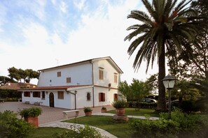 Exterior - Beautiful villa just minutes from the sea (Marina di Ardea)
