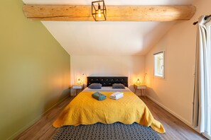 1 quarto, Wi-Fi de cortesia, roupa de cama