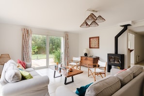 TV, fireplace - La Camillette - 5 chambres à 10min de la plage (Pléneuf-Val-André)