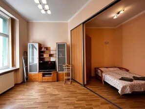 1 dormitorio, tabla de planchar con plancha, wifi gratis y ropa de cama
