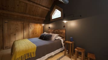 5 bedrooms, desk, free WiFi, bed sheets