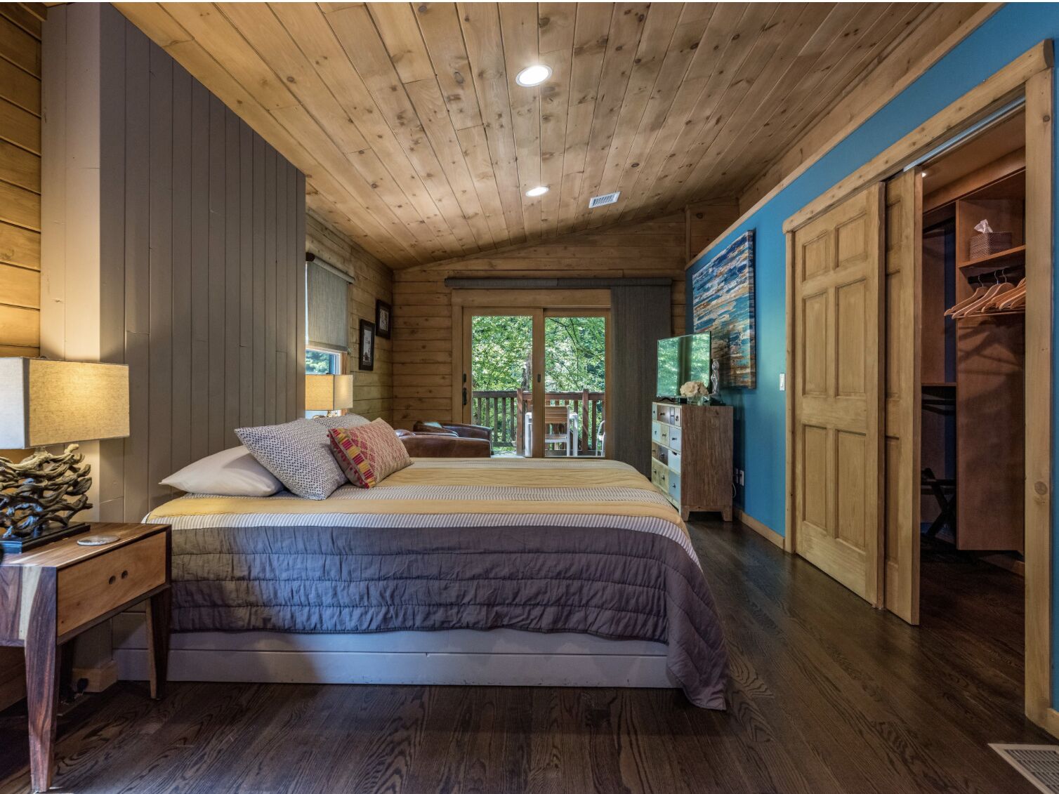 5 bedrooms, desk, free WiFi, bed sheets