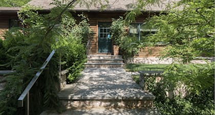 Daniel Boone meets Mid Century Modern Retreat