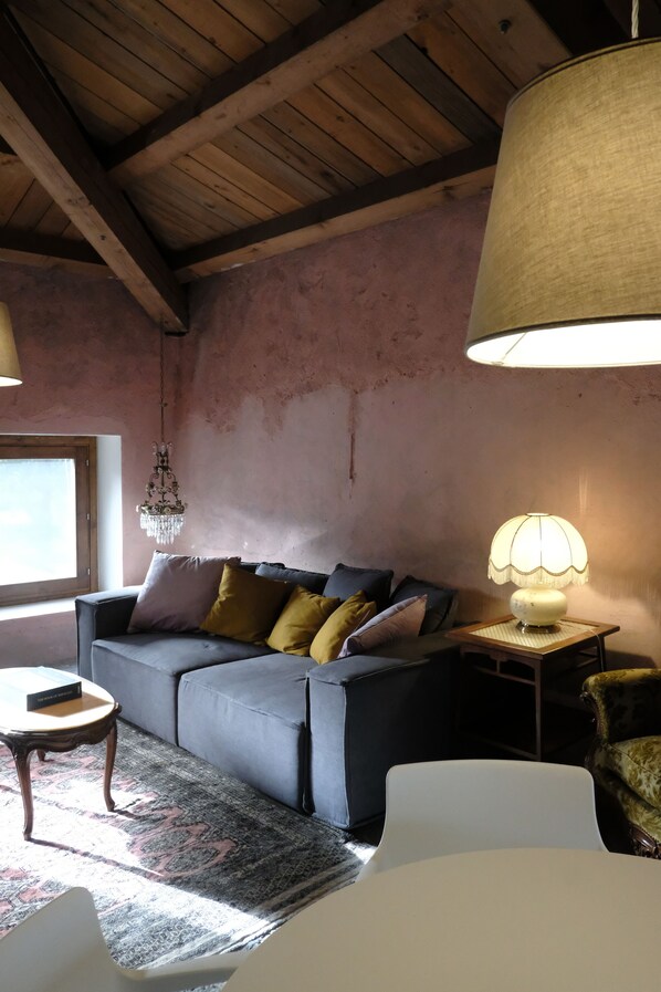 电视、壁炉、乒乓球、立体声音响