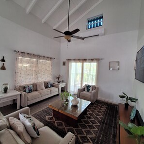 Living area - Lakeview Villa Turks And Caicos 4 Bedroom Grace Bay area (Providenciales)