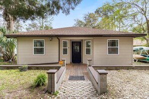 Exterior - End of the Rainbow Retreat!3-Bed Home on Rainbow River: Kayaks, Games, and more! (Dunnellon)