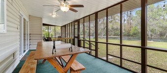 End of the Rainbow Retreat!3-Bed Home on Rainbow River: Kayaks, Games, and more!