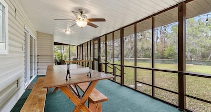 End of the Rainbow Retreat!3-Bed Home on Rainbow River: Kayaks, Games, and more!