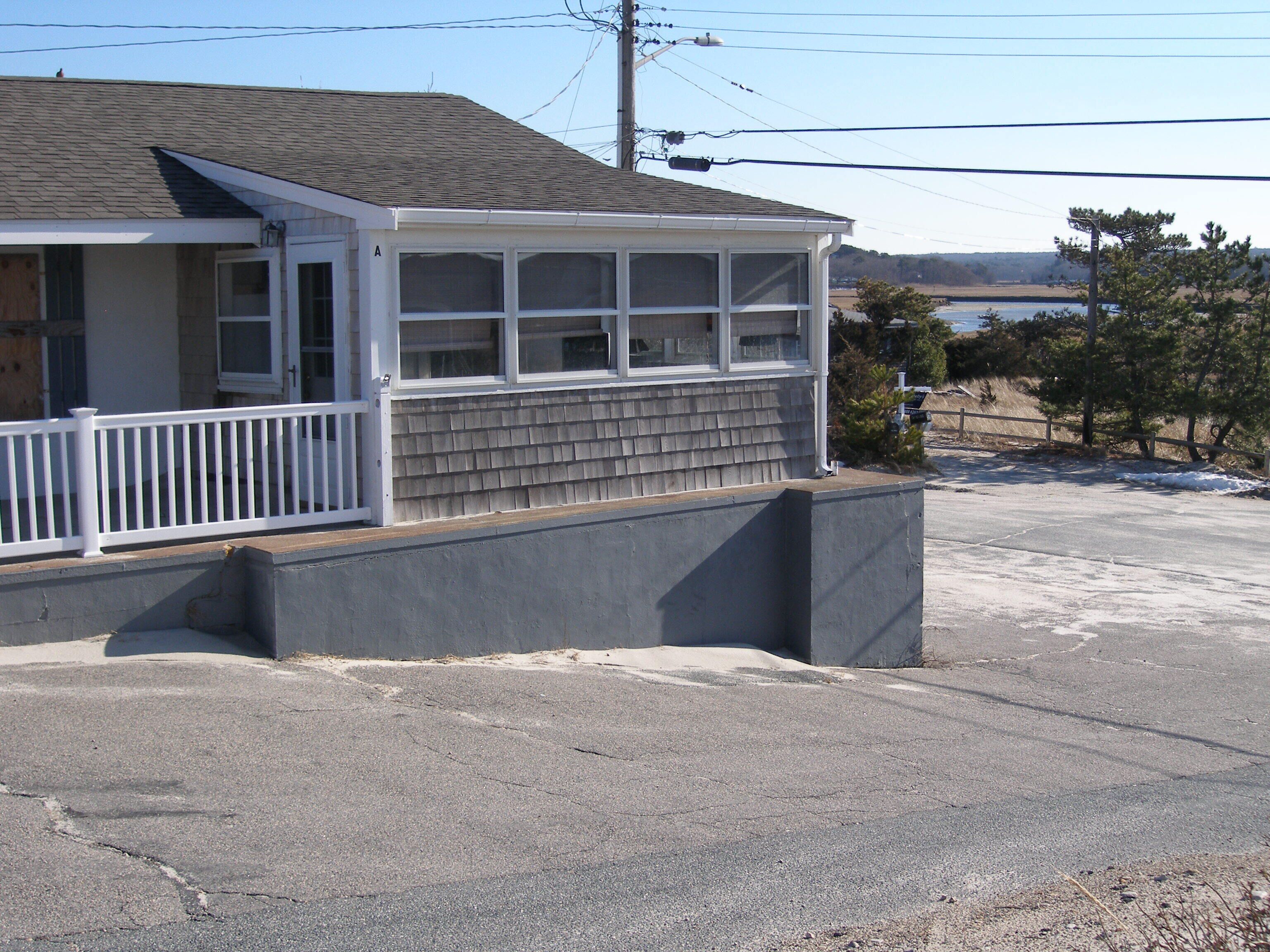 217 N Shore Blvd - Charming cottage, Scorton Creek views, private beach access
