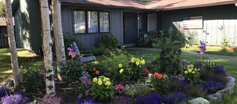 Artist Retreat, ranch home just minutes from downtown Anchorage.