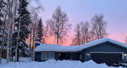 Artist Retreat, ranch home just minutes from downtown Anchorage.