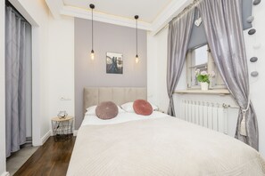 1 bedroom, free WiFi, bed sheets - Atmospheric Mariensztat by Renters (Warsaw)