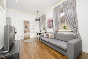 1 bedroom, free WiFi, bed sheets - Atmospheric Mariensztat by Renters (Warsaw)