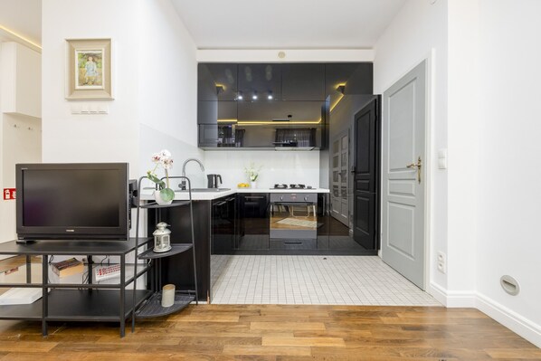 Microwave, oven, dishwasher, coffee/tea maker - Atmospheric Mariensztat by Renters (Warsaw)