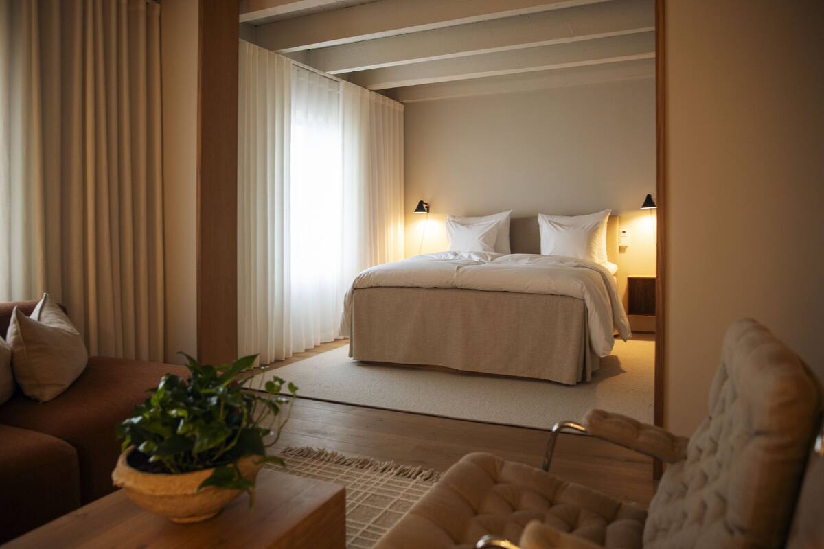 Deluxe Suite | Hypo-allergenic bedding available, desk, soundproofing, WiFi (free)