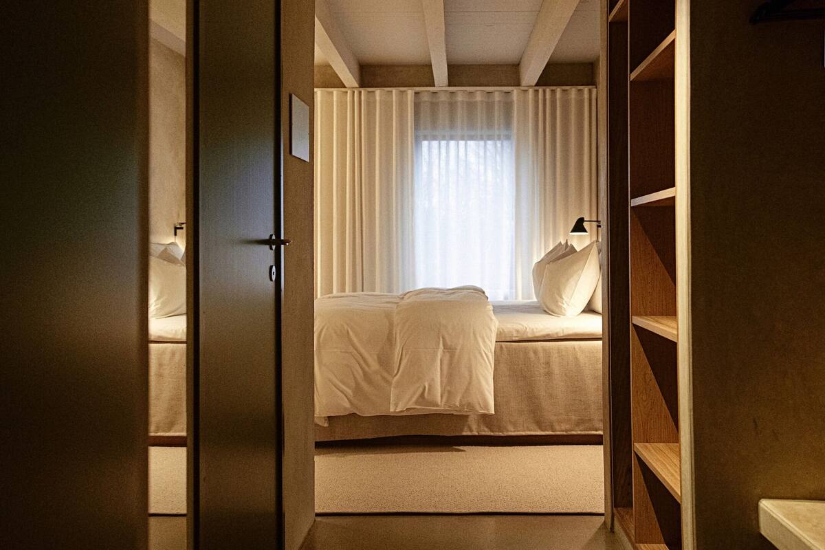 Classic Double Room | Hypo-allergenic bedding available, desk, soundproofing, WiFi (free)