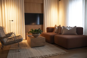 Deluxe-sviitti | Allergiatestatut vuodevaatteet, työpöytä, äänieristys, ilmainen Wi-Fi