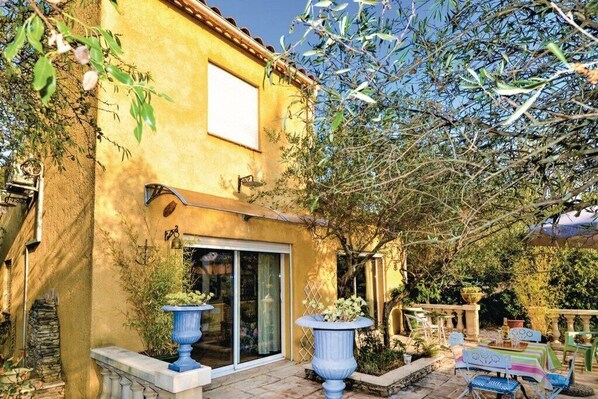 Outdoor dining - Agréable Pavillon sur les Hauteurs de Nimes au Milieu des Oliviers (Nîmes)