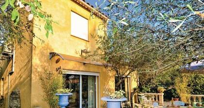 Agréable Pavillon sur les Hauteurs de Nimes au Milieu des Oliviers