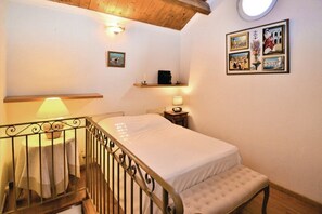 1 Schlafzimmer, Bügeleisen/Bügelbrett, Reisekinderbett, Bettwäsche