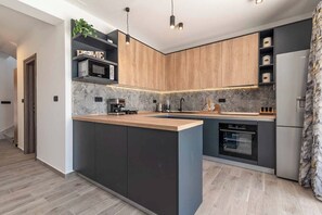 Refrigerador, microondas, horno, lavavajillas