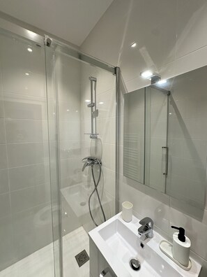 Handtücher, Seife, Toilettenpapier