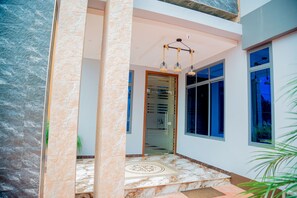 Exterior - Aniny Hotel (Dar es Salaam)