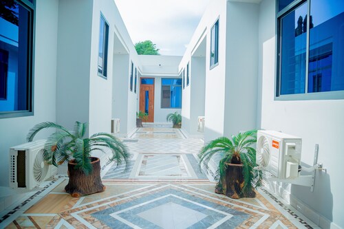 Aniny Hotel