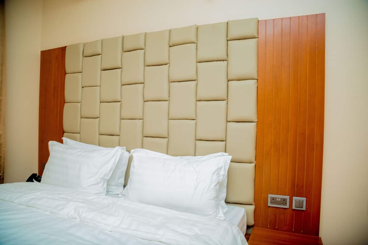 Deluxe Double Room | Desk, laptop workspace, free WiFi